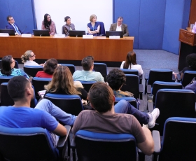 Lançamento da obra Crimes de feminicídio no enquadramento midiático: o que não é nominado não existe (Brasil, 2015-2018). 04/12/2025. Foto: Beto Monteiro/Ascom UnB